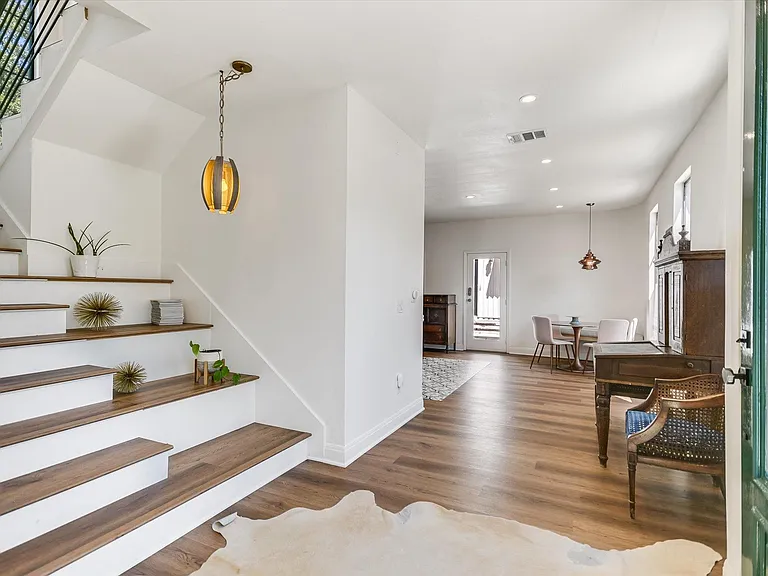 1300 Navasota St — Photo 9