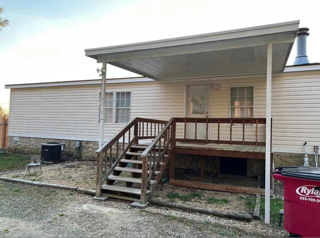4 bed, 2400 sqft, $1,000 — Photo 1