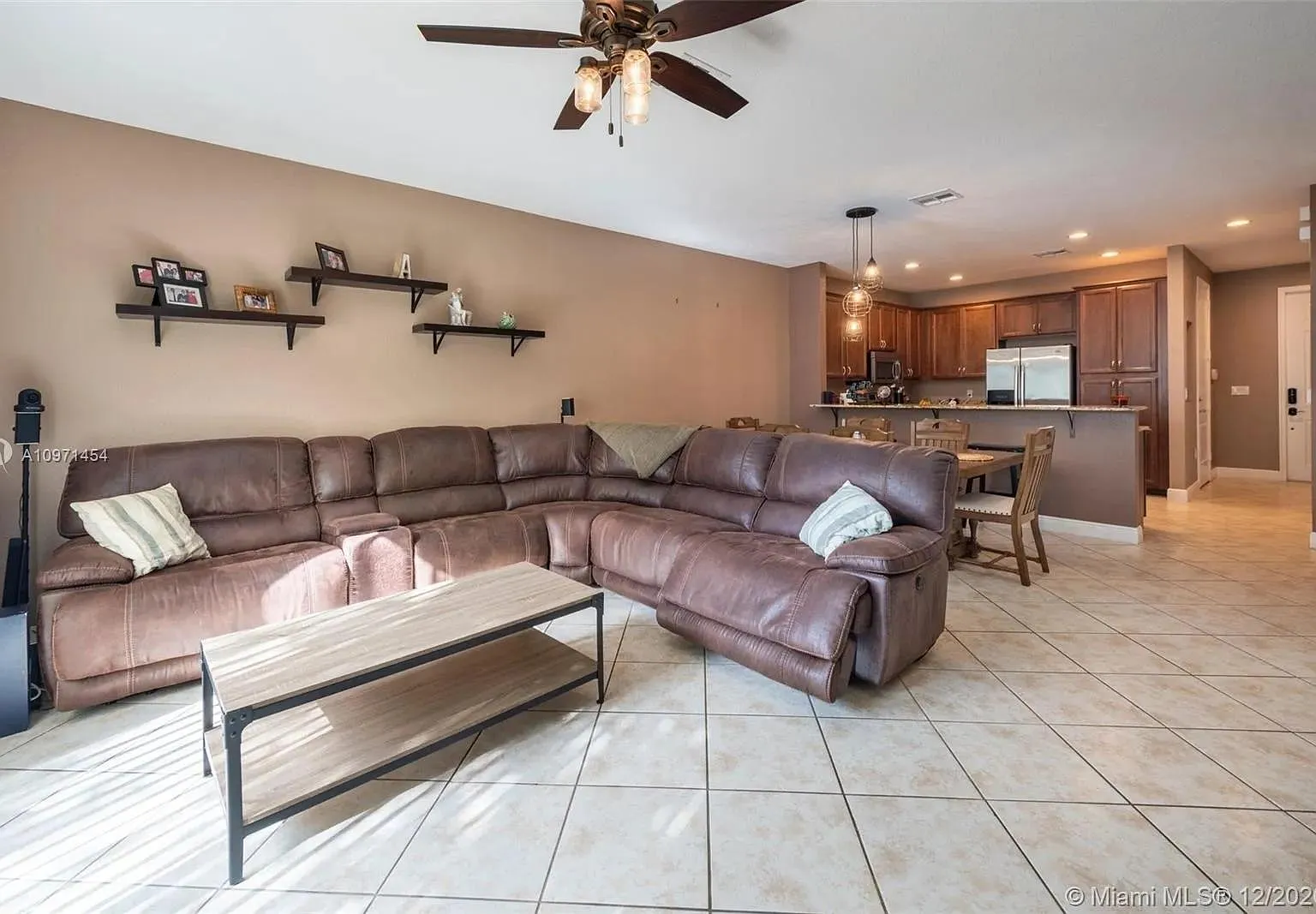 3 bed, 2.5 bath, 1700 sqft, $3,100 — Photo 4