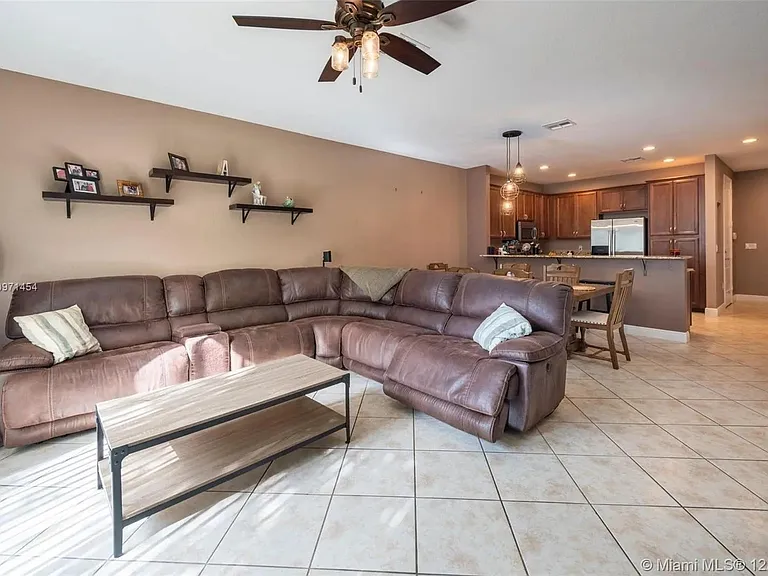 7782 Paddock Pl — Photo 4