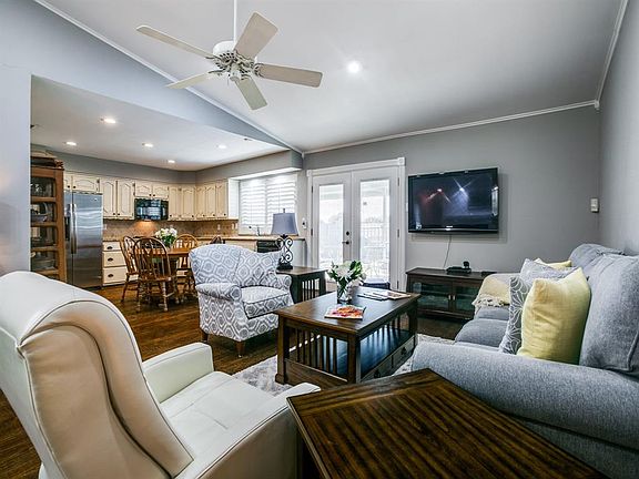 4th image of 545 Doral Pl