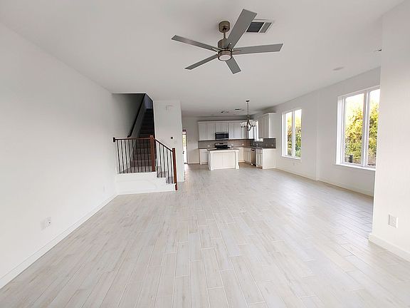 4th image of 334 Oakbend Dr