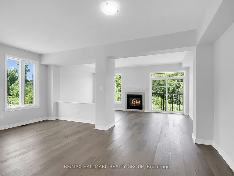 749 Newstead Cres — Photo 14