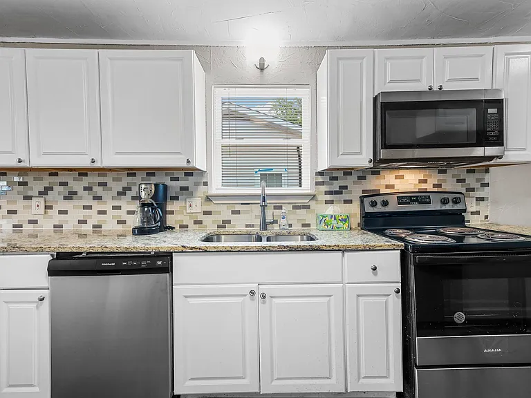 2717 Townsend Dr — Photo 21