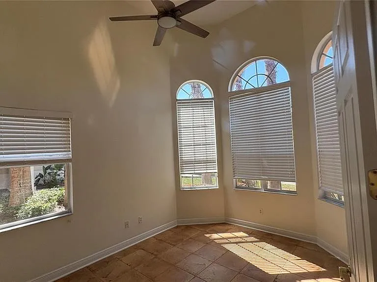 10547 Martinique Isle Dr — Photo 30