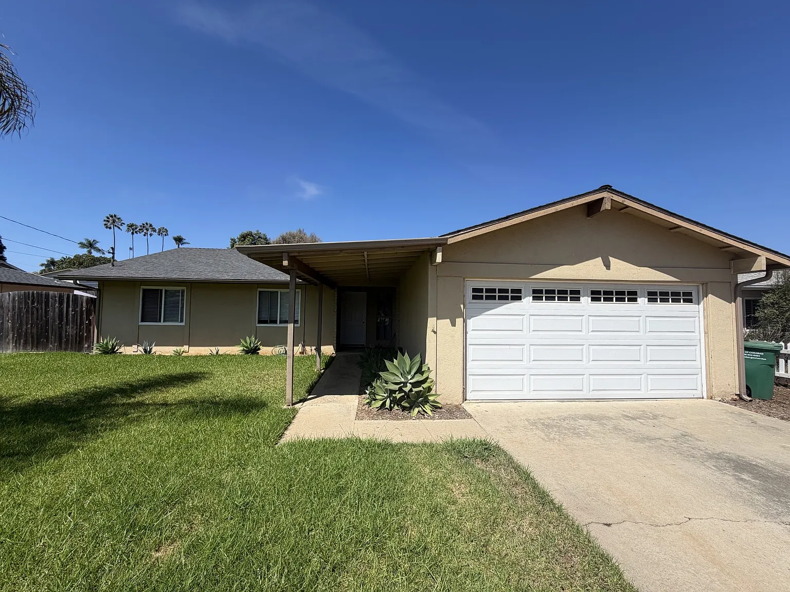 3 bed, 1421 sqft, $4,900 — Photo 1