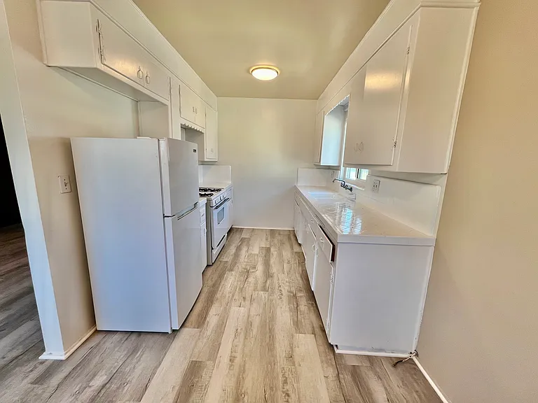 2516 Mathews Ave #4 — Photo 4