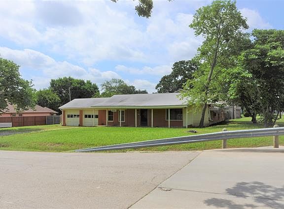 3rd image of 602 E Hundley Dr