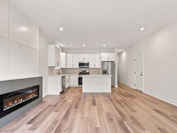5th image of 4605 S Prairie Ave #2
