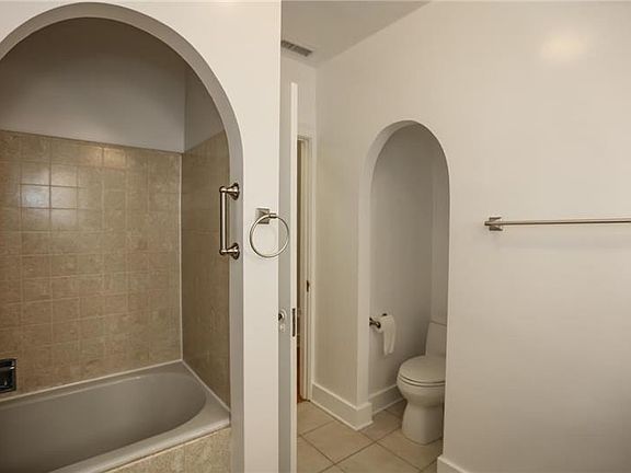 3rd image of 303 N Palm Dr