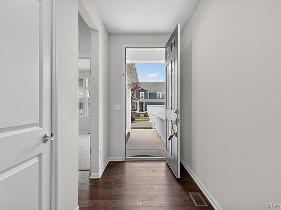 5th image of 897 Harrison St