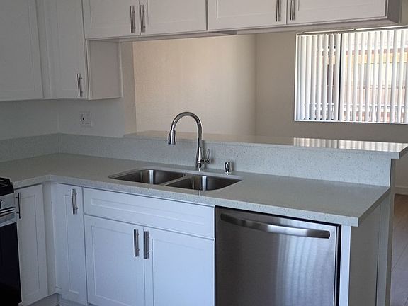 5th image of 4862 W 118th Pl APT 2