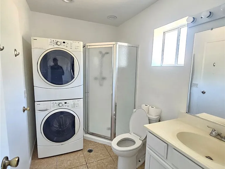 517 S Hewes St #B — Photo 15