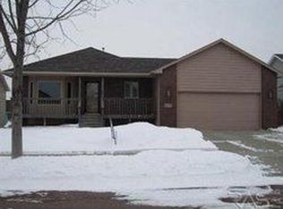 5005 E Charleston Dr, Sioux Falls, SD 57110