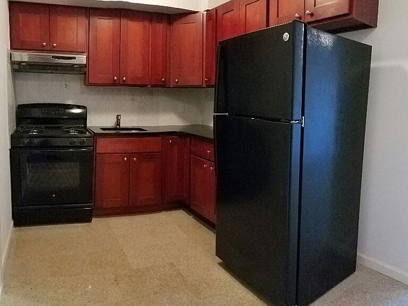 2nd image of 2524 Broadway #1B