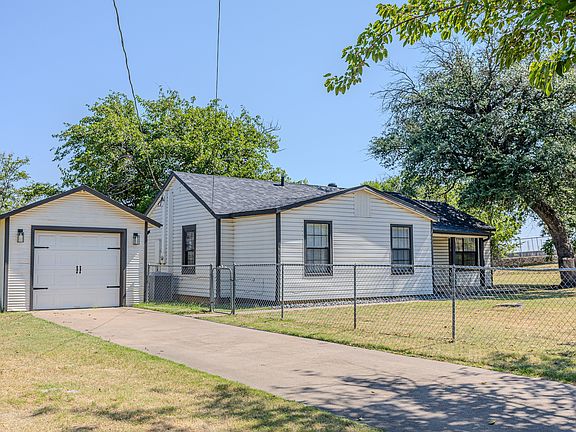 4th image of 1813 Clear Lake Rd