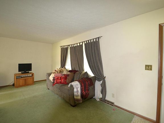 5th image of 130 Lorraine Blvd