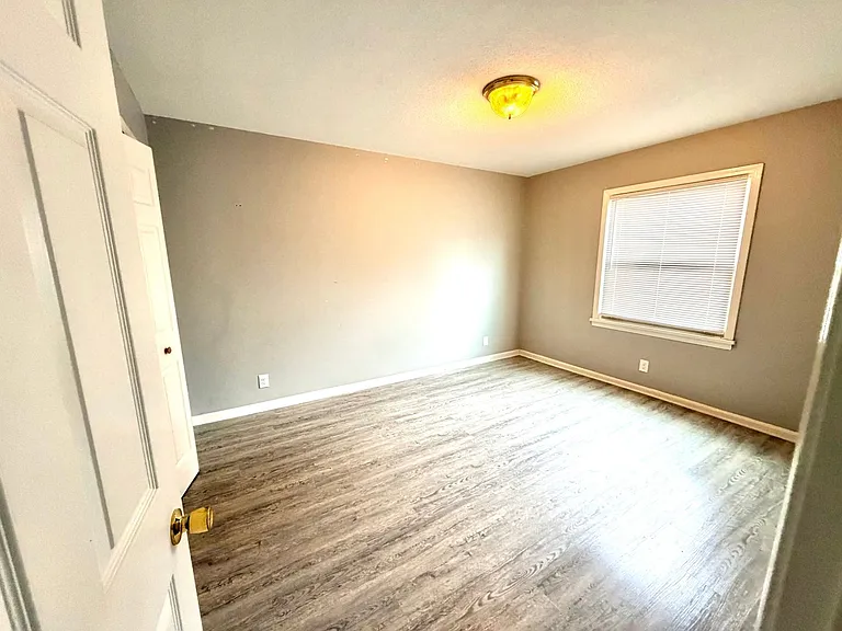 1827 Bashford Manor Ln #1 — Photo 10
