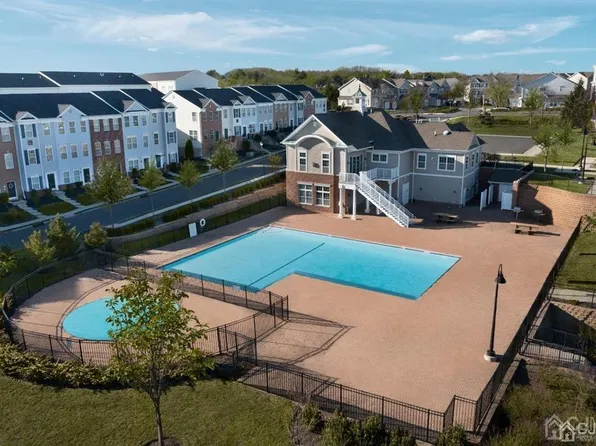 1201 English Ln, Parlin, NJ 08859