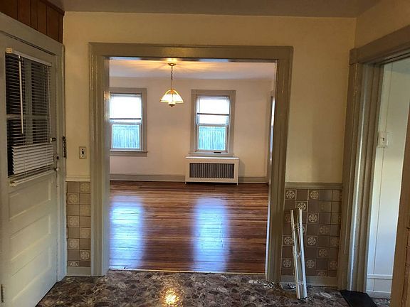 2nd image of 39 Hazel St Floor 1