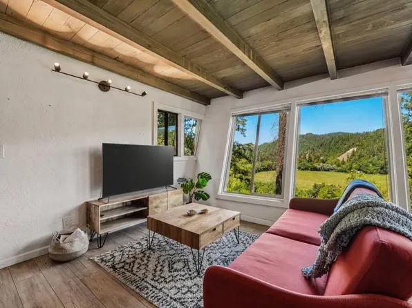 11688 Oak Road, Forestville, CA 95436