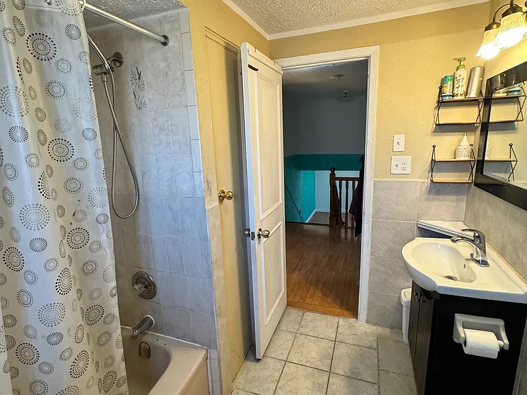 7610 Anaka Dr — Photo 32