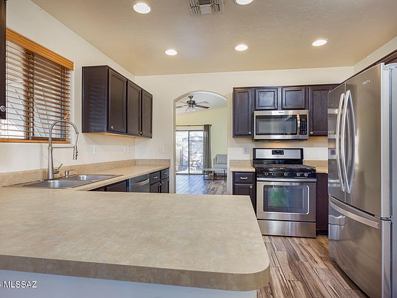 4th image of 5865 E Chaucers Dr