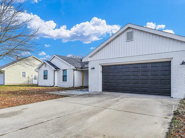 4011 Danbury Dr — Photo 3