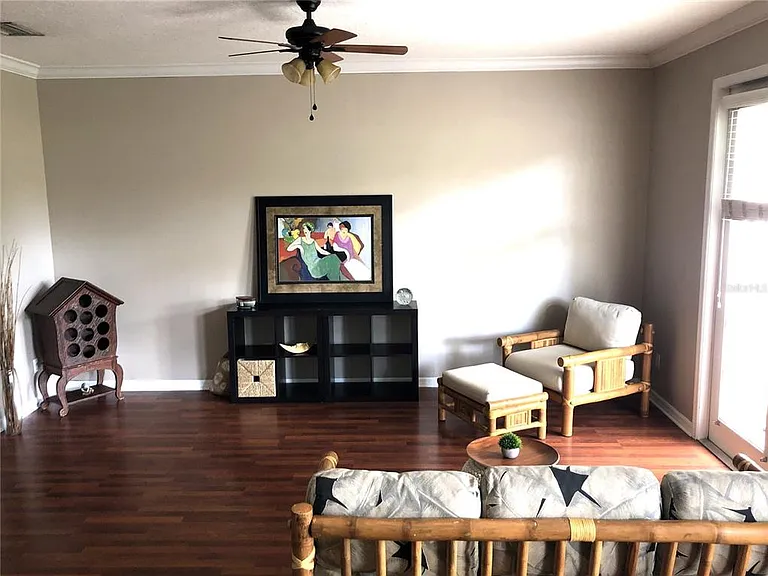 656 Pinebranch Cir — Photo 3