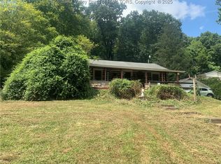 11861 Coal River Rd, Saint Albans, WV 25177