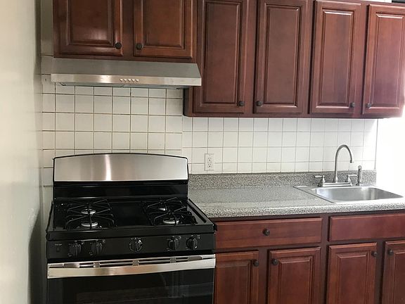 Kitchen - totally renovated (new appliances)