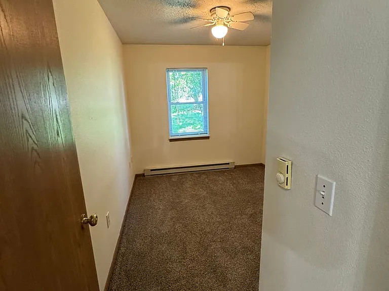 PIONEER BLUFF APARTMENTS — Photo 12