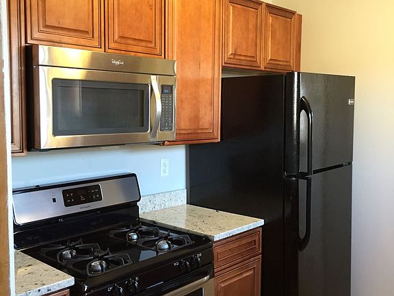 2nd image of 1850 Clarence Ave APT 1S