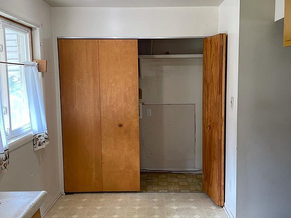 5th image of 772 Dorset Ave