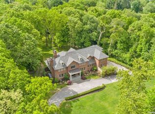 677 Linda Ct, Upper Brookville, NY 11771