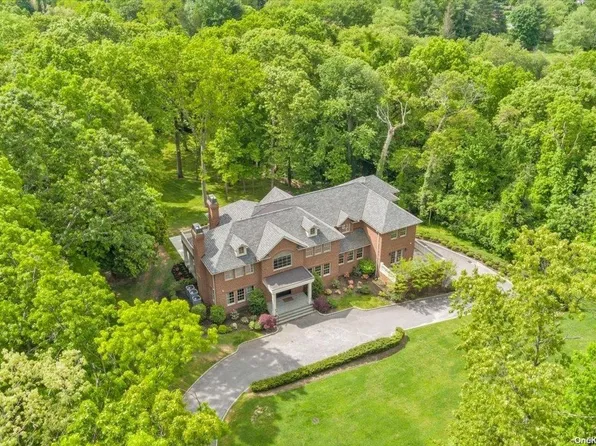 677 Linda Court, Upper Brookville, NY 11771