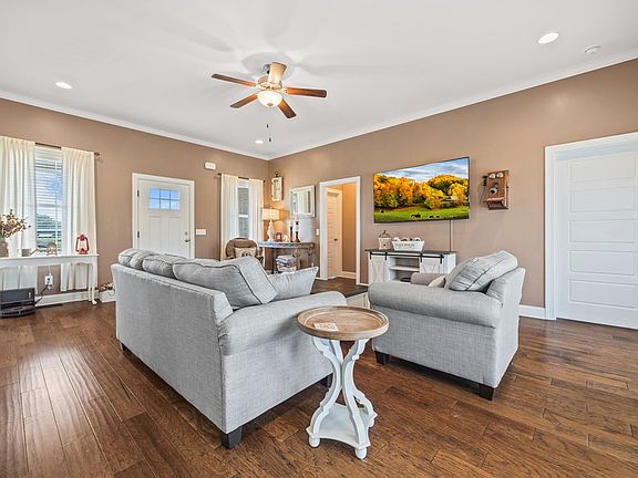 5th image of 606 Blue Water Dr