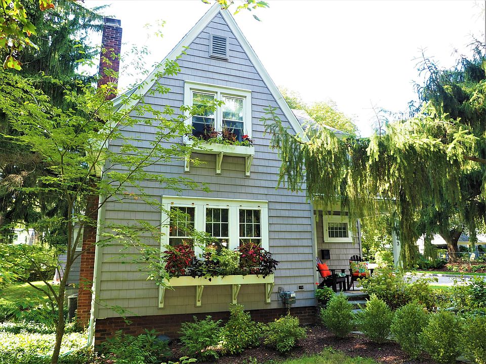 1st image of 343 Cowley Ave