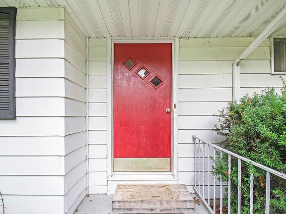 4th image of 8786 Maplewood Dr