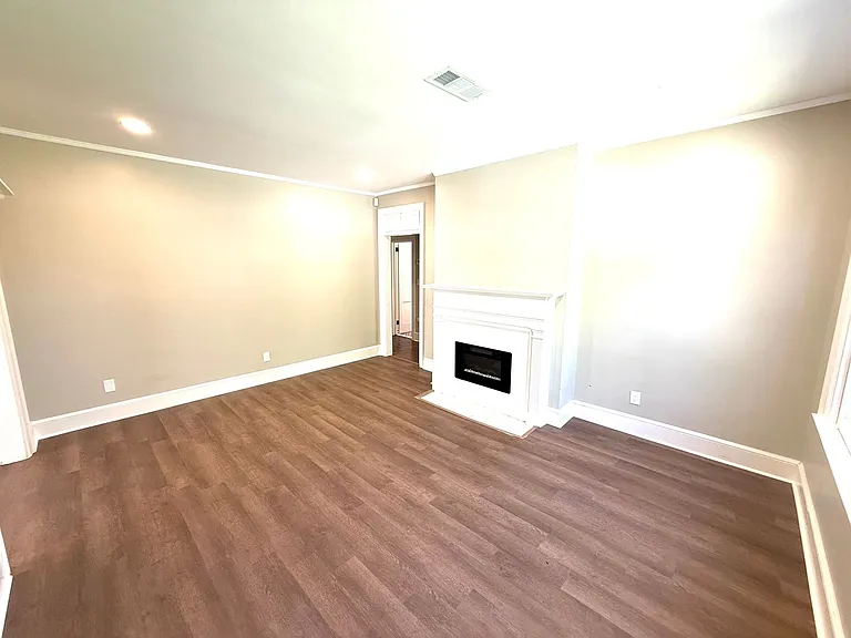 2631 Girard St — Photo 12