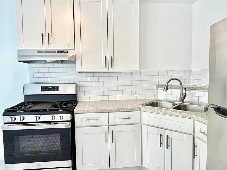 7120 Hawthorn Ave — Photo 8