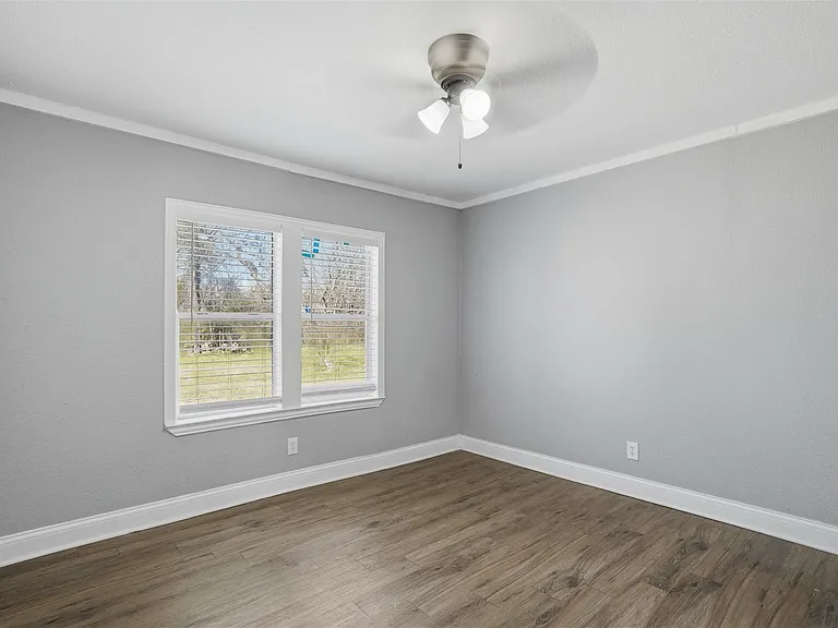308 W Lamm St — Photo 24