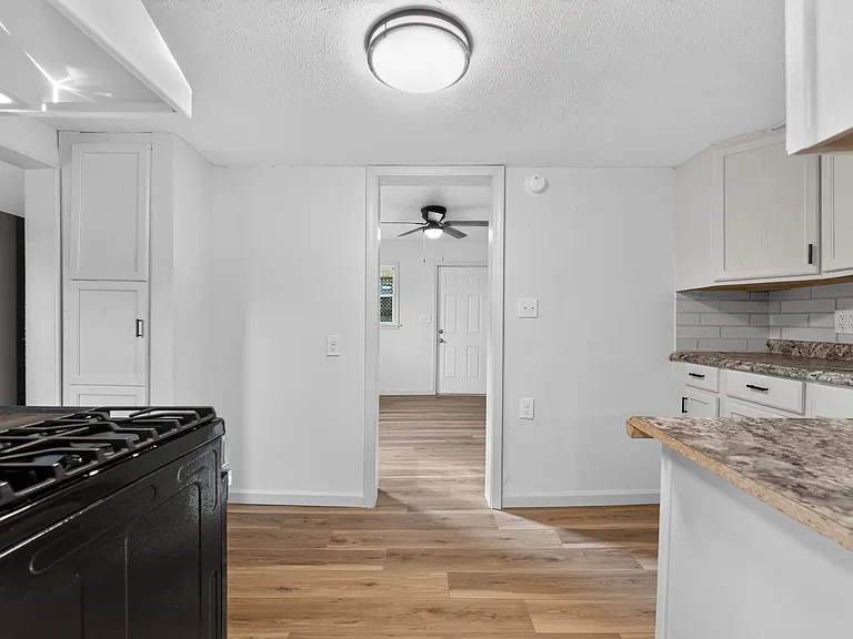 138 Austin Ave — Photo 24