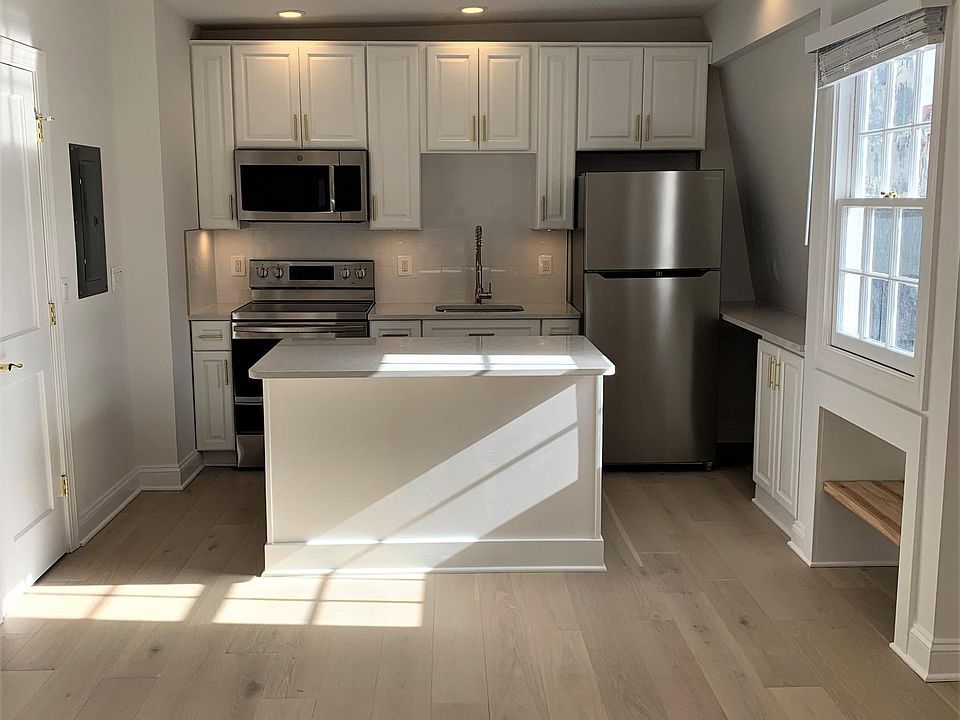 1st image of 152 Main St #302