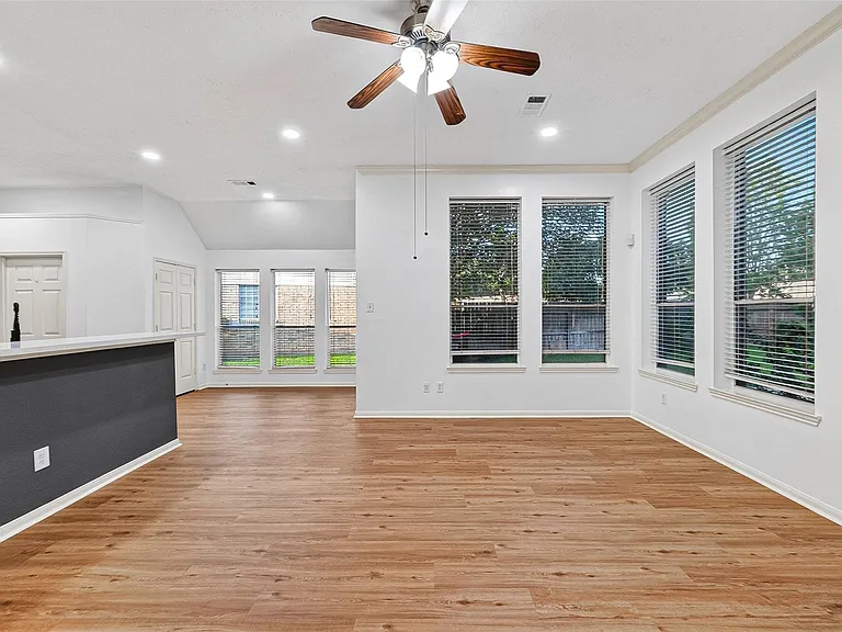 17303 Kenton Crossing Ln — Photo 26