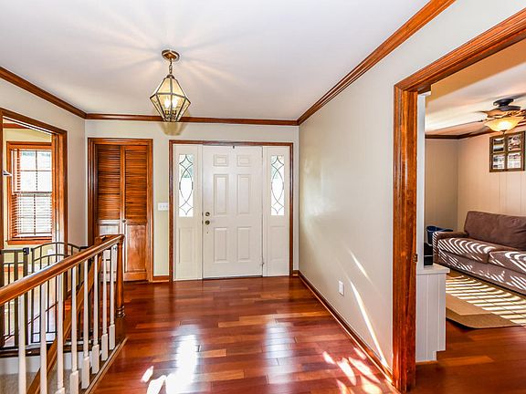 3rd image of 2014 Oakwood Dr