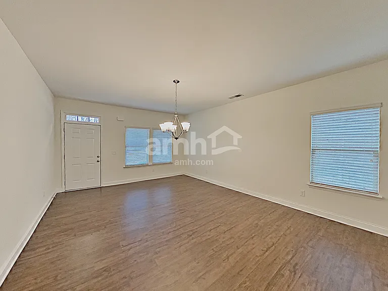 411 Pearson Cir — Photo 11