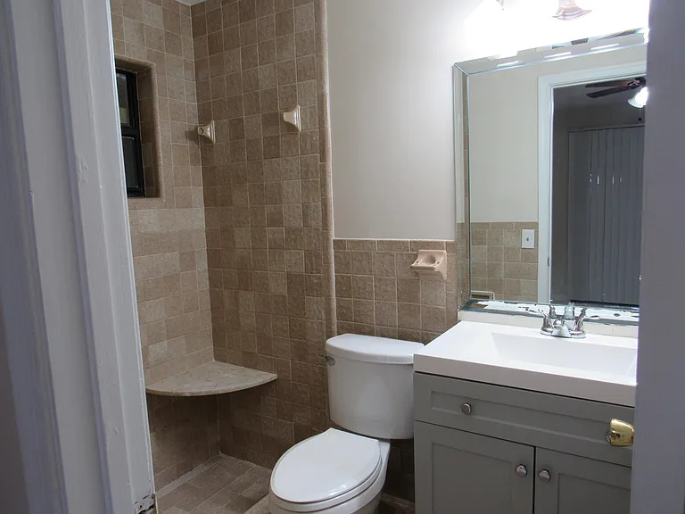 1065 Manor Dr — Photo 9