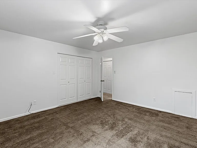 703 Camelback Ct — Photo 20