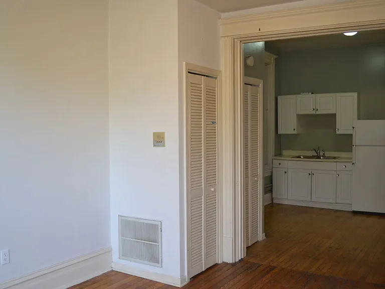 1448 N Maplewood Ave — Photo 5